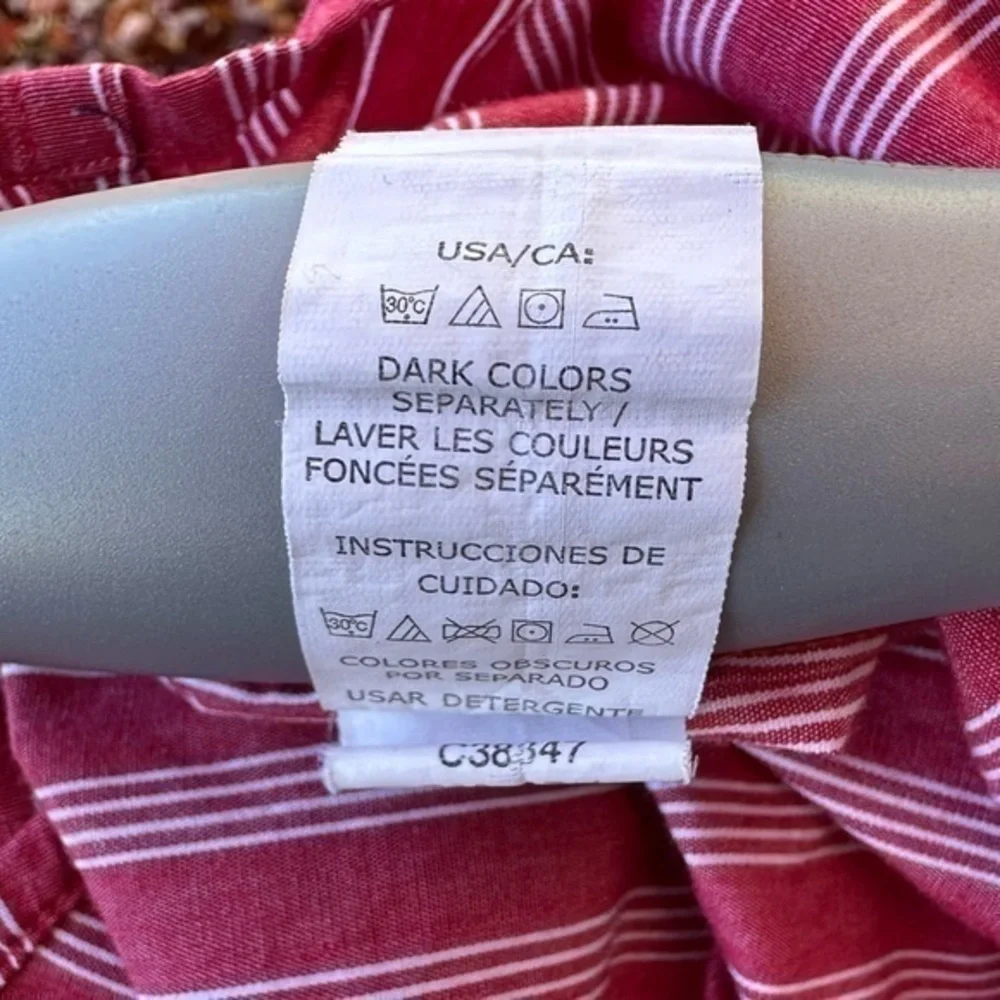 Chaps Men’s Button Down Long Sleeve Shirt (Red & White‎ Striped)